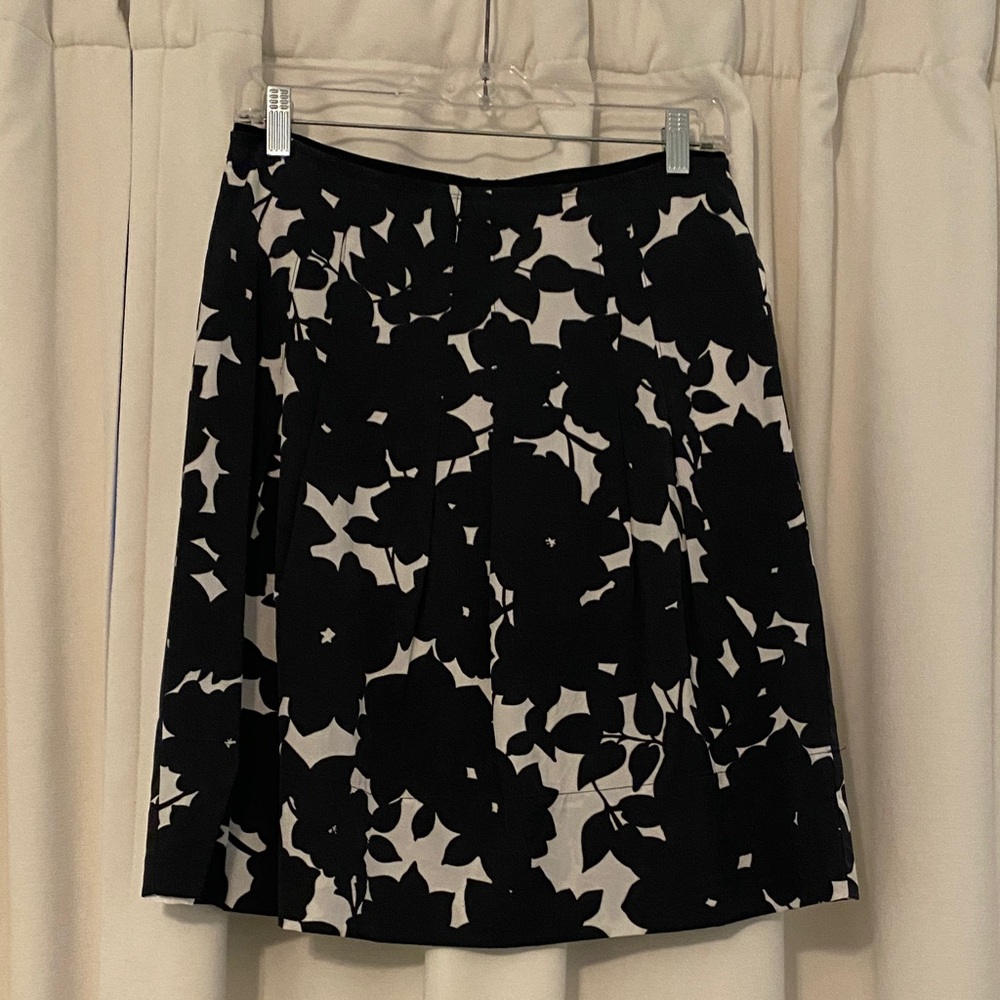 Banana Republic Black and Cream Floral A-Line Skirt 0